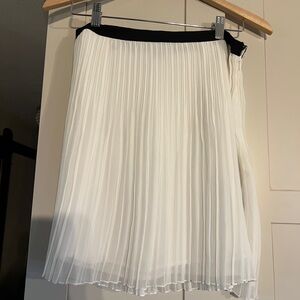 Trouvé white pleated skirt with ribbon like waist, never worn, size S